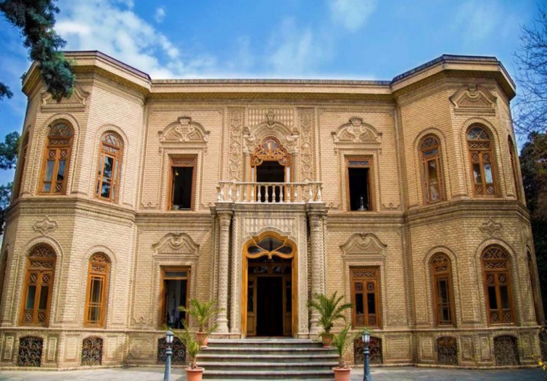 Museum of Glassware and Ceramics